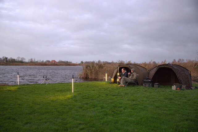 FISHSENSE  - LumiCatch Basis  Slimme Buitenlamp met App en Powerbankfunctie