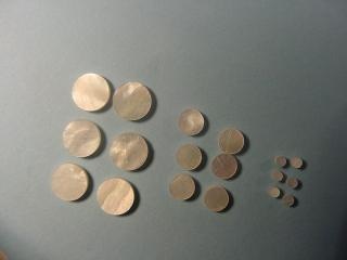 Dots white mother of pearl 6,35mm set/12