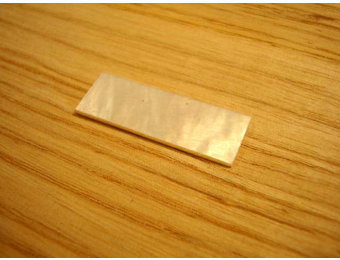 White pearl plate 35x11,5mm