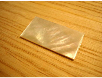 White pearl plate 41x22mm