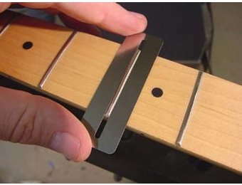 Toetsbeschermplaat 2.3mm smalle frets