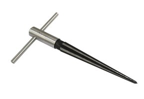 Tapered reamer tool