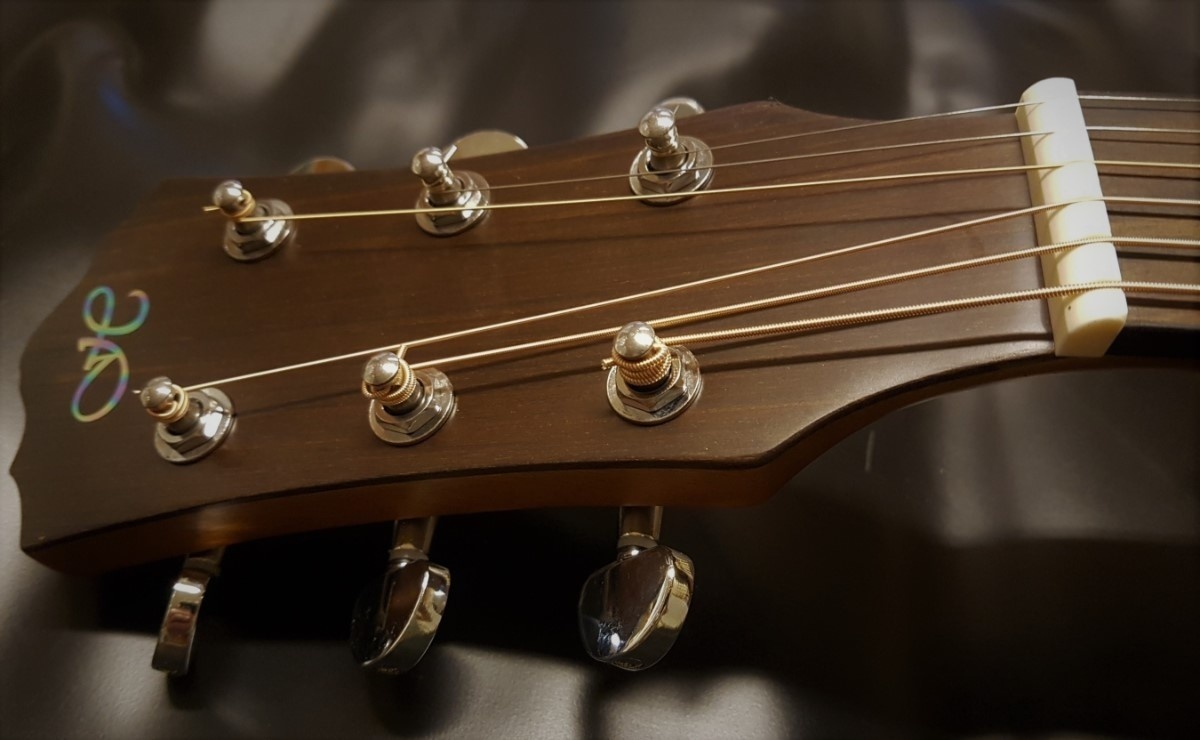 Heartford Vox Humana Designed D18CE Semi-Akoestische gitaar