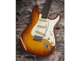 Vox Humana  ST-Relic Custom Guitar Aged 3-Tone Sunburst