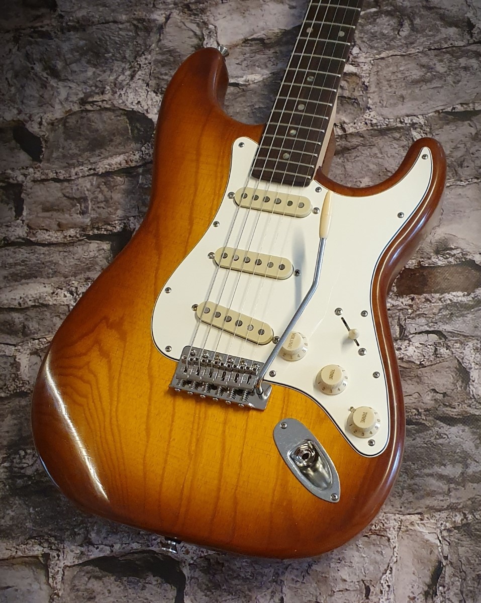 Vox Humana  ST-Relic Custom Guitar Aged 3-Tone Sunburst