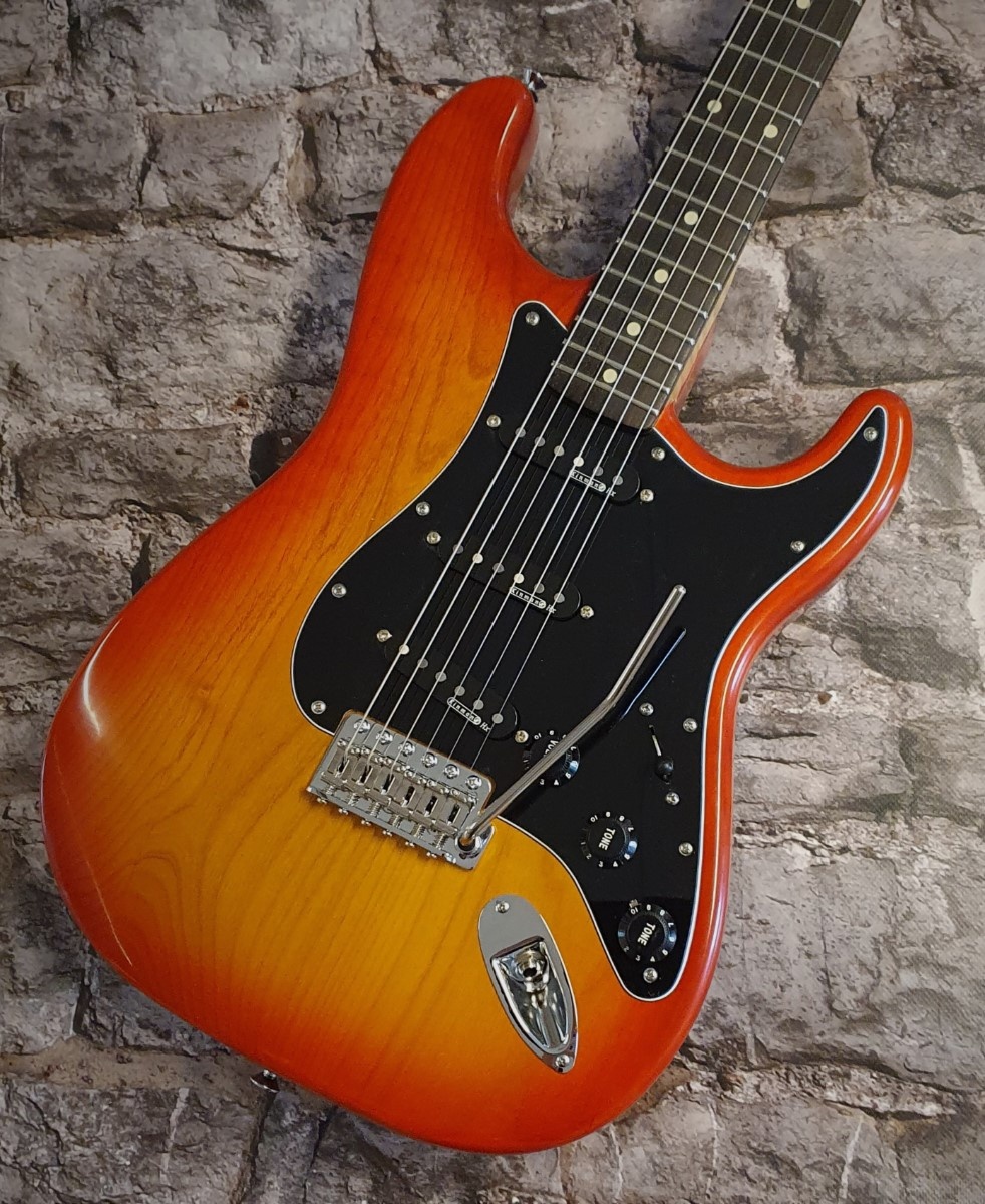 Vox Humana ST-Relic Custom Guitar Aged Cherry Burst