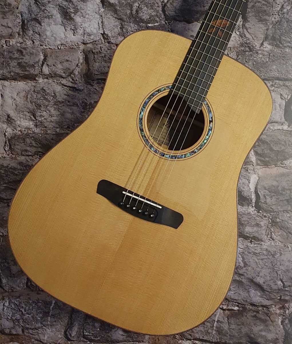 Dowina Lacewood D-TDS Akoestische Gitaar met koffer
