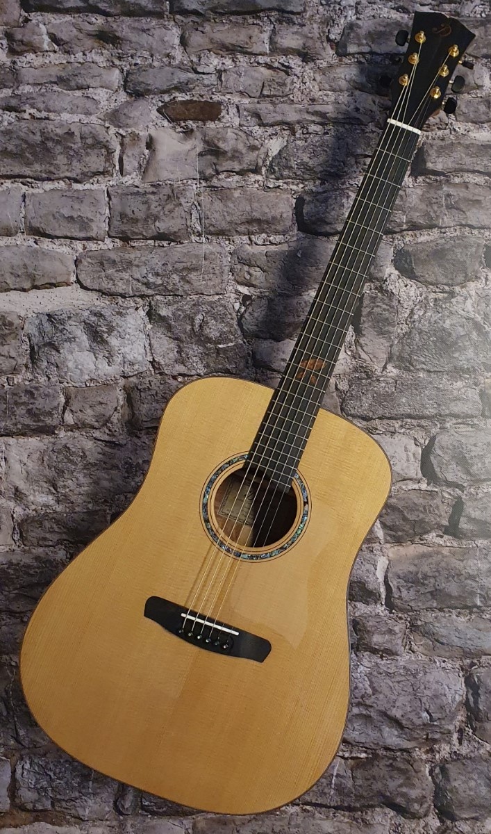 Dowina Lacewood D-TDS Akoestische Gitaar met koffer