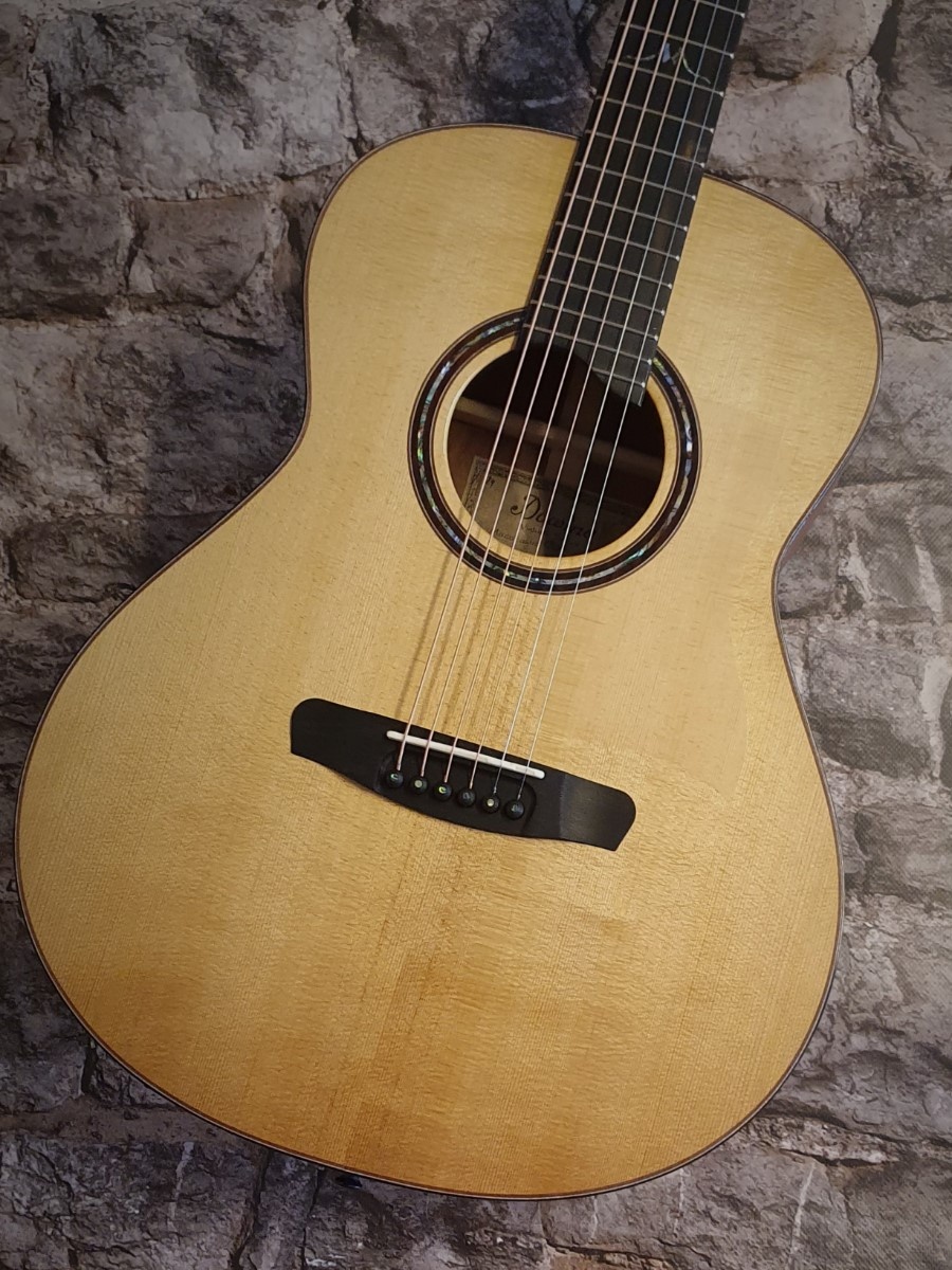 Dowina Acoustic Guitar Macacauba GD TDS (OM size)