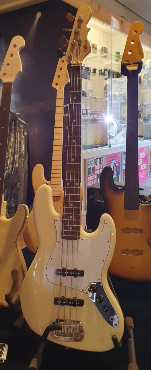 G&L Fullerton Deluxe JB Occasion (2016) with case