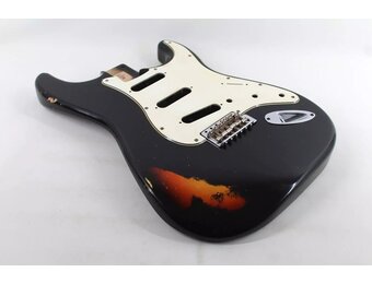 MJT Strat body alder black over sunburst