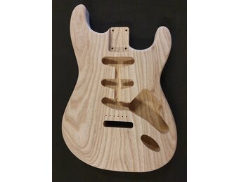 True Tone Strat body swamp ash