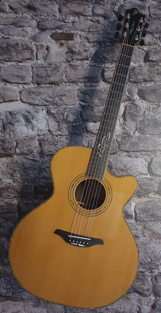 Furch S25-CR Cutaway Jumbo 2012 with case