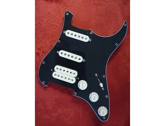 Fender Stratocaster Loaded HSS Pickguard (Mexican Standard)