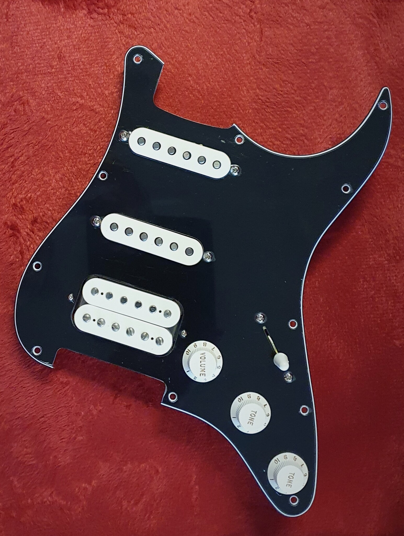 Fender Stratocaster Loaded HSS Pickguard (Mexican Standard)