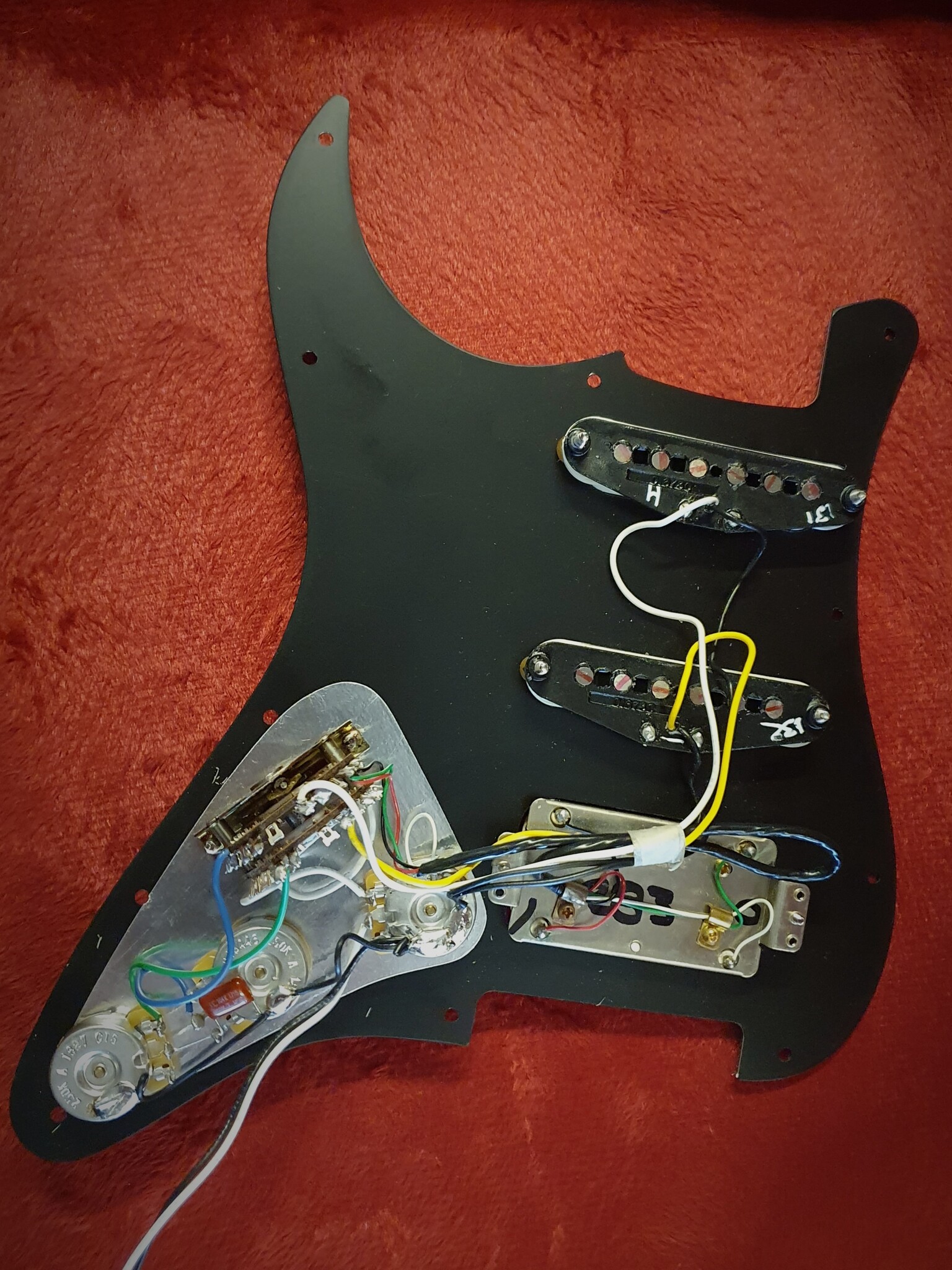 Fender Stratocaster Loaded HSS Pickguard (Mexican Standard)