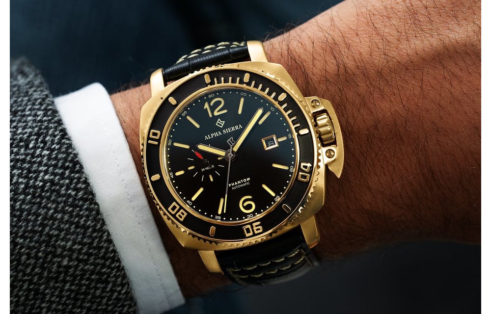 Alpha Sierra Phantom F4-G103 - Goudkleurig - Zwarte leren band - Herenhorloge -Ø 44 mm