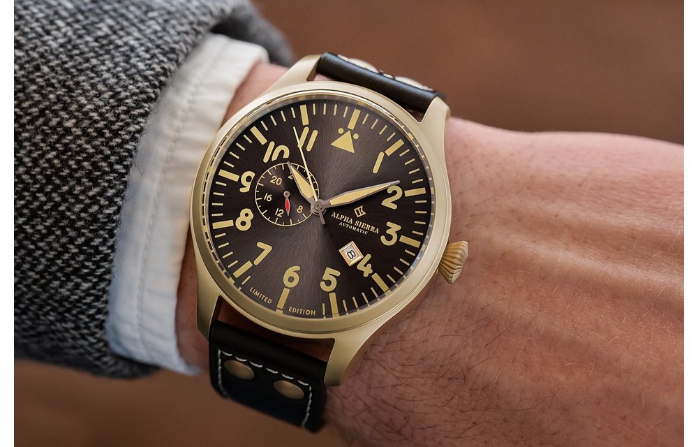 Alpha Sierra Automatic AM5 - Herenhorloge - Zwart Leren Band - Zwarte Wijzerplaat - Ø 46.5 mm