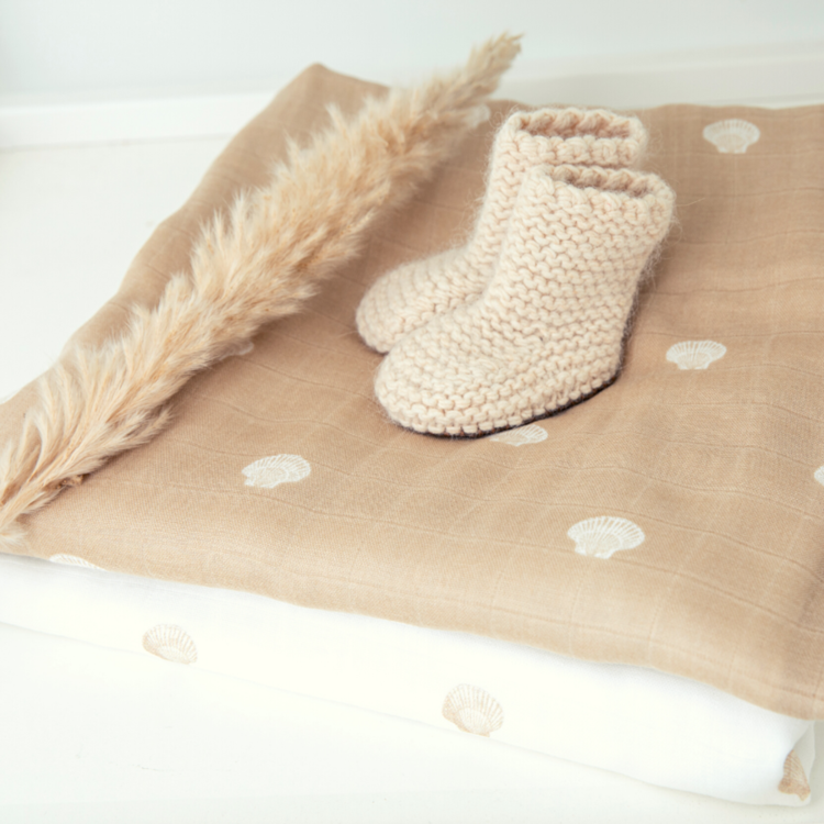 Sweet little crown Bamboo swaddle M - Shell sand