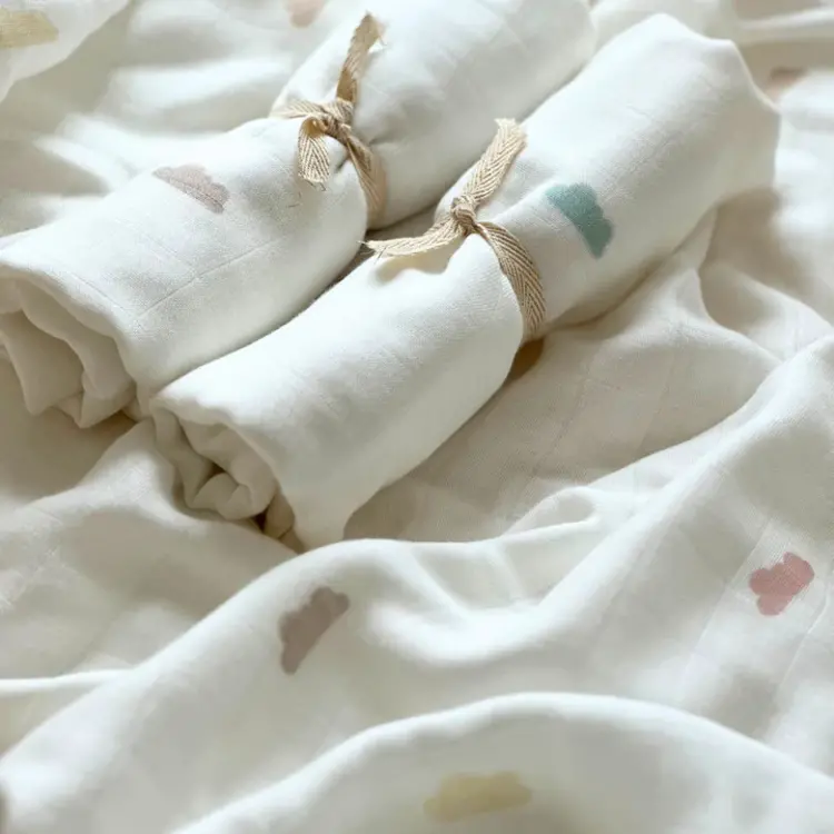 Sweet little crown Bamboo swaddle XL -  The Cloud XL