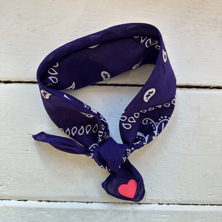 Bandana - paars/fel roze hartje