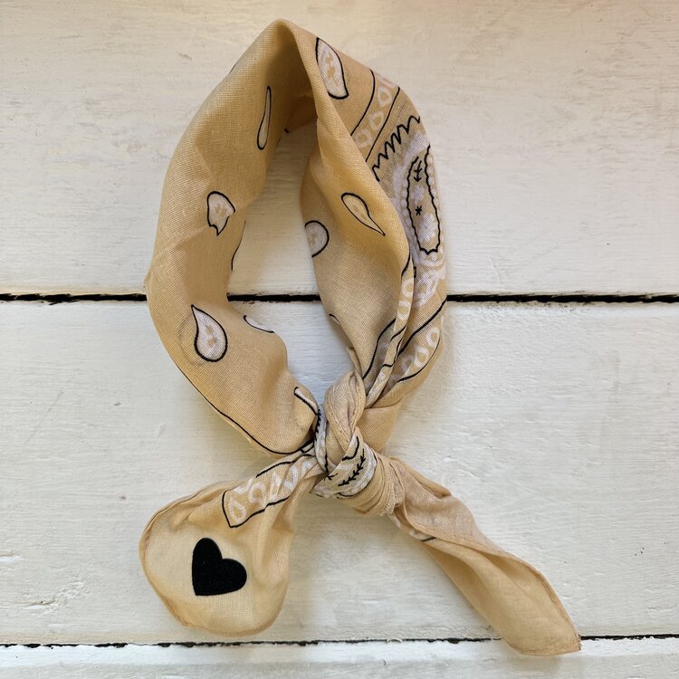 Bandana - beige/zwart hartje