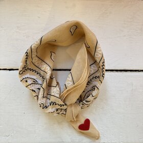 Bandana - beige/rood hartje