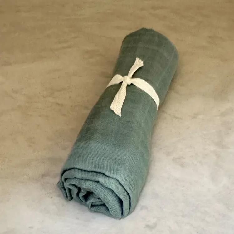 Sweet little crown Bamboo swaddle M - Olive