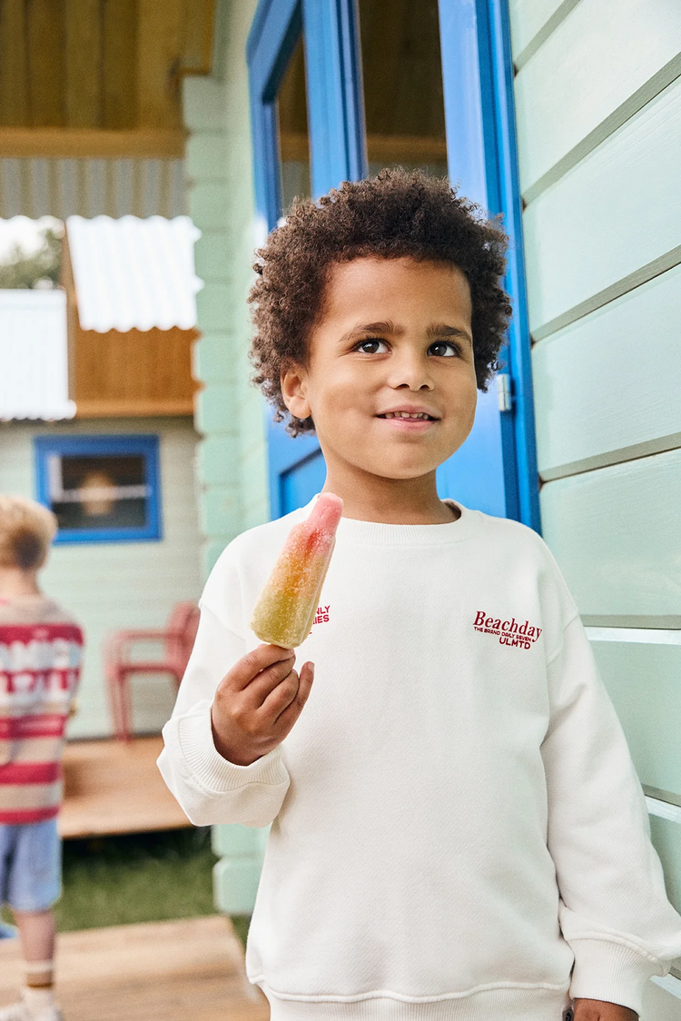 Daily7 Oversized Sweater Artwork - Egret