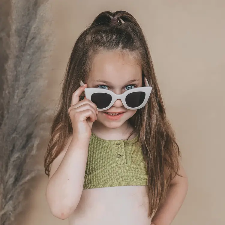 Salted Stories Solid Cateye sunglasses - White Swan