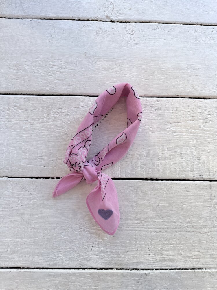 Bandana - licht roze/lila hartje