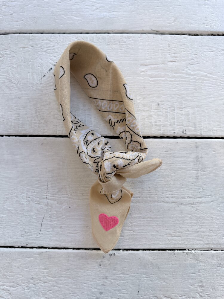 Bandana - beige/fel roze hartje