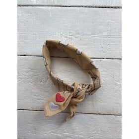 Bandana - beige/rood wit hartje