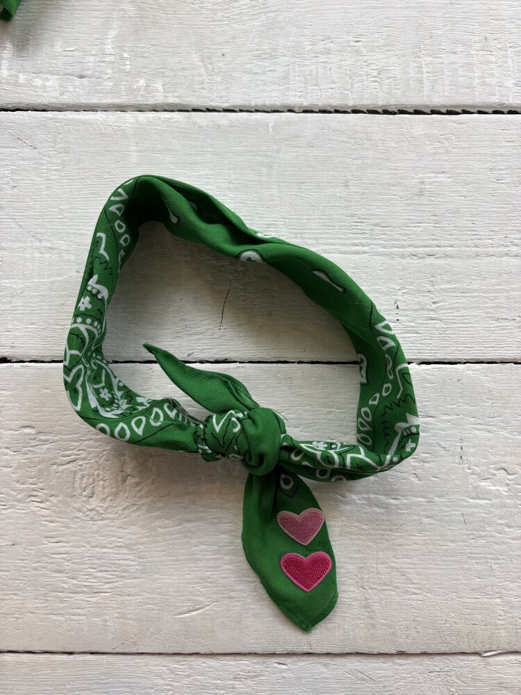 Bandana - groen- licht roze/fel roze hartje