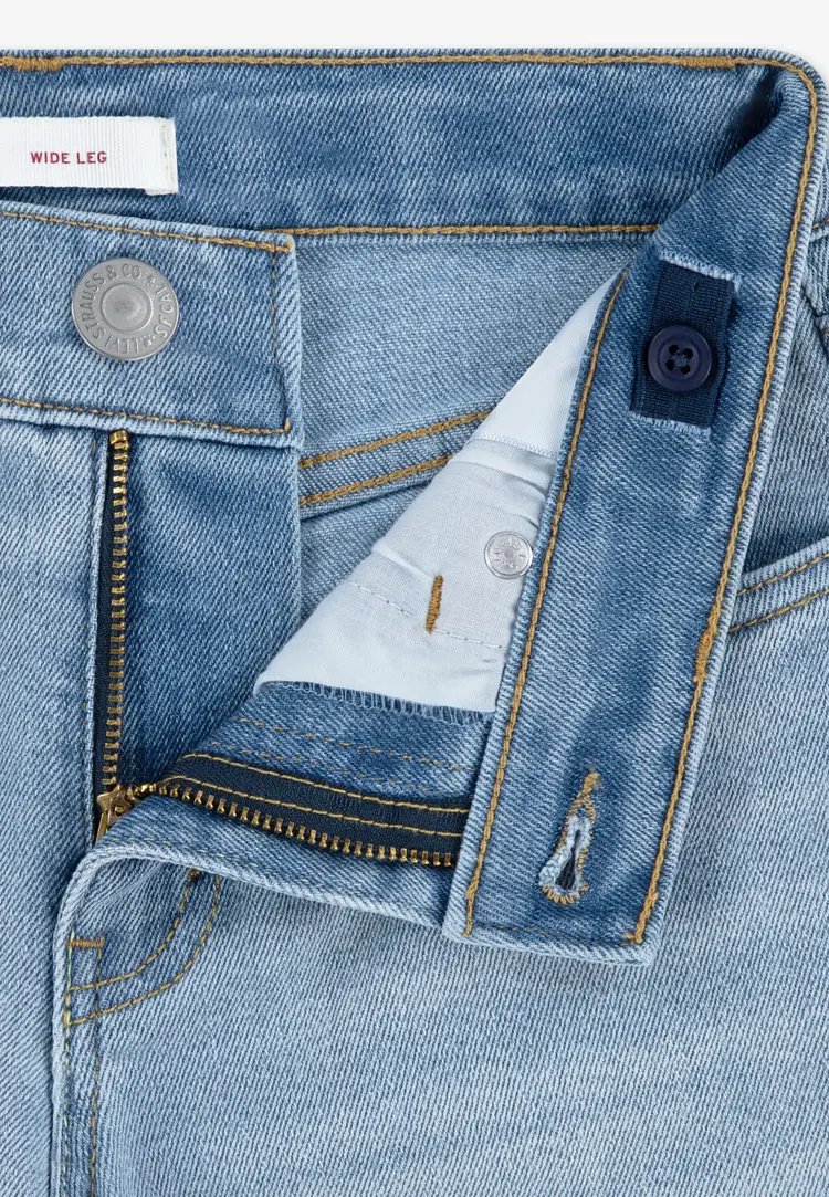 Levi's Wide Leg Jeans - Far and Wide