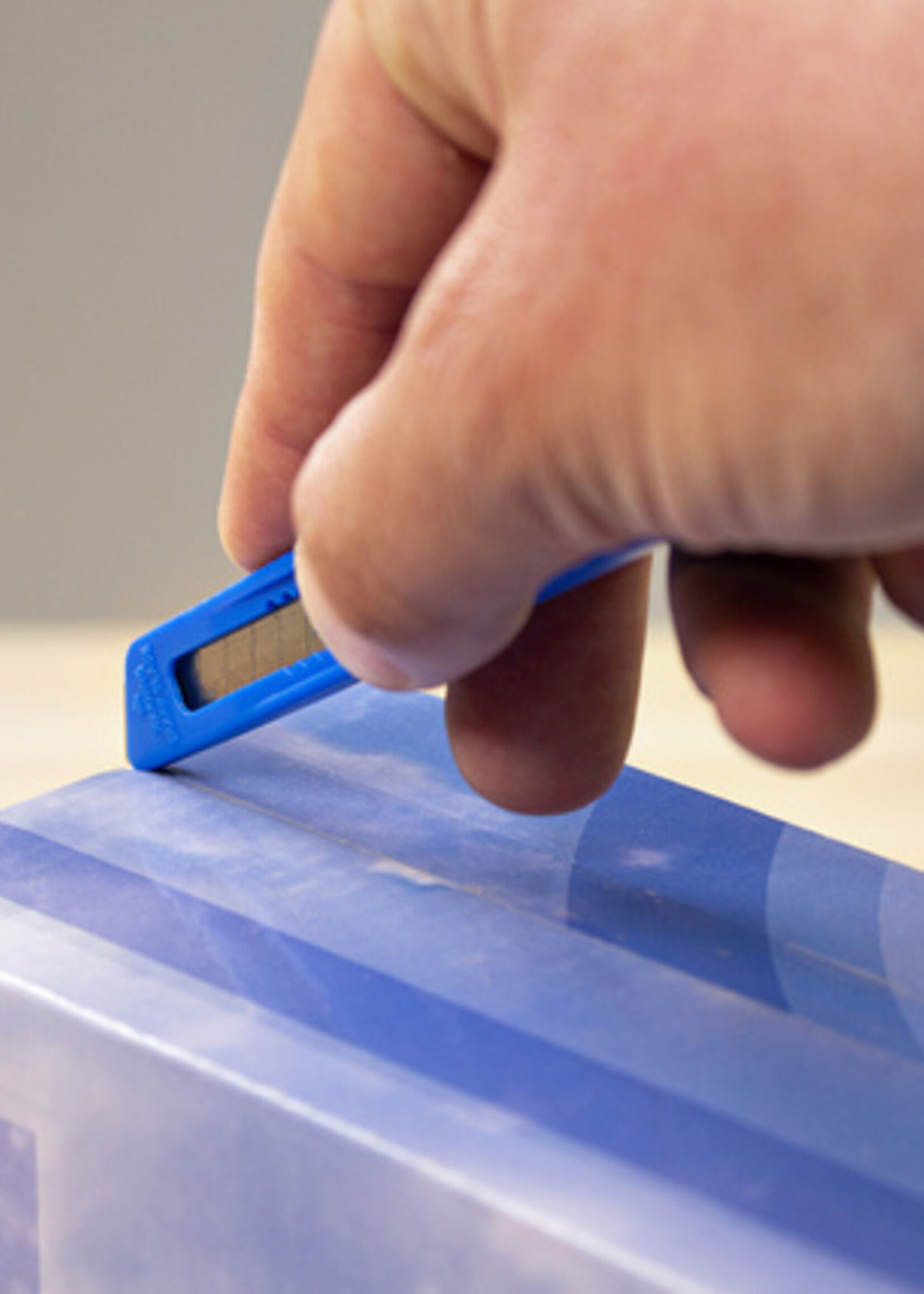 Westcott Snijmes Westcott office 9mm met schuifsluiting blauw