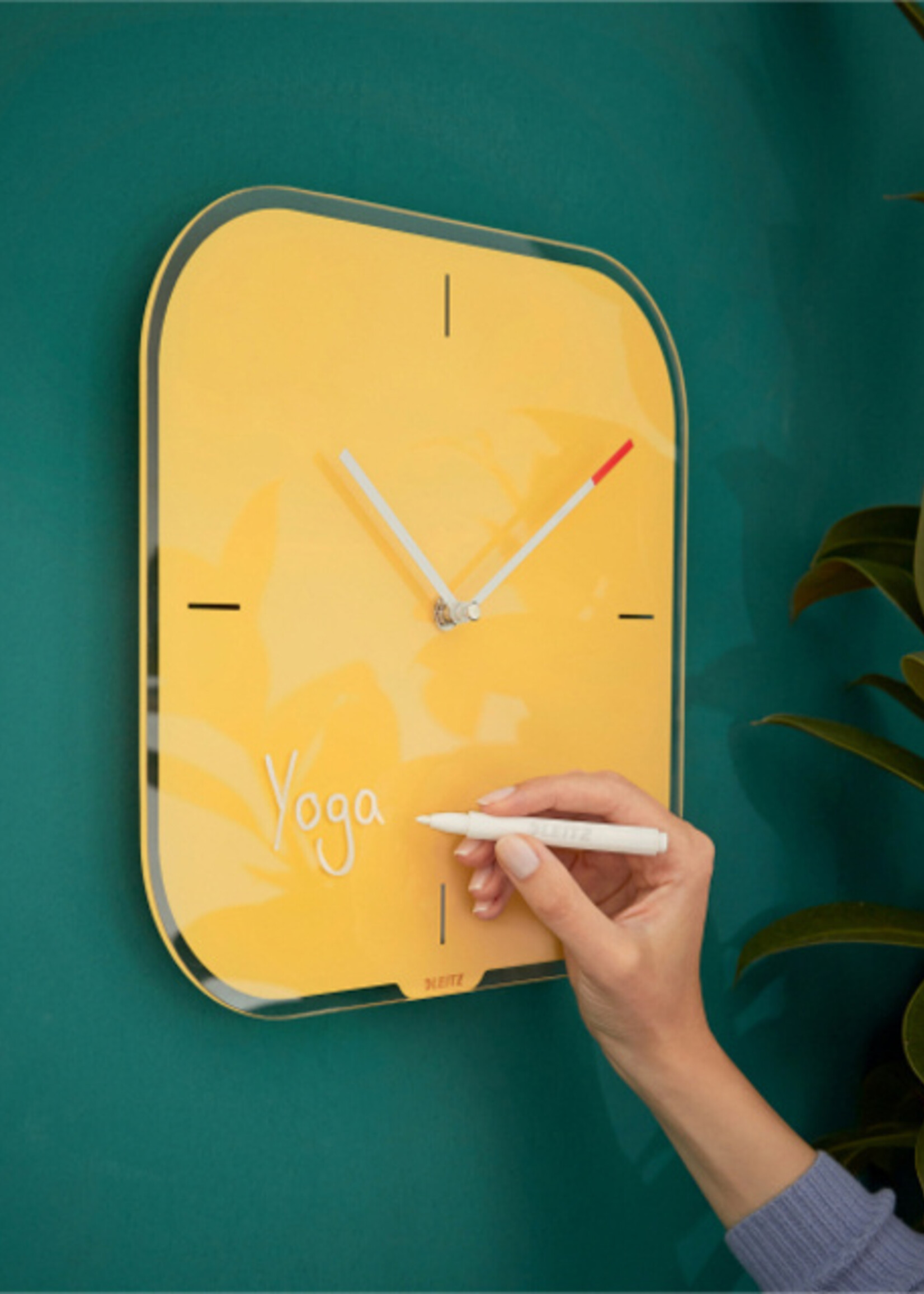 Leitz Horloge murale Leitz Cosy en verre jaune