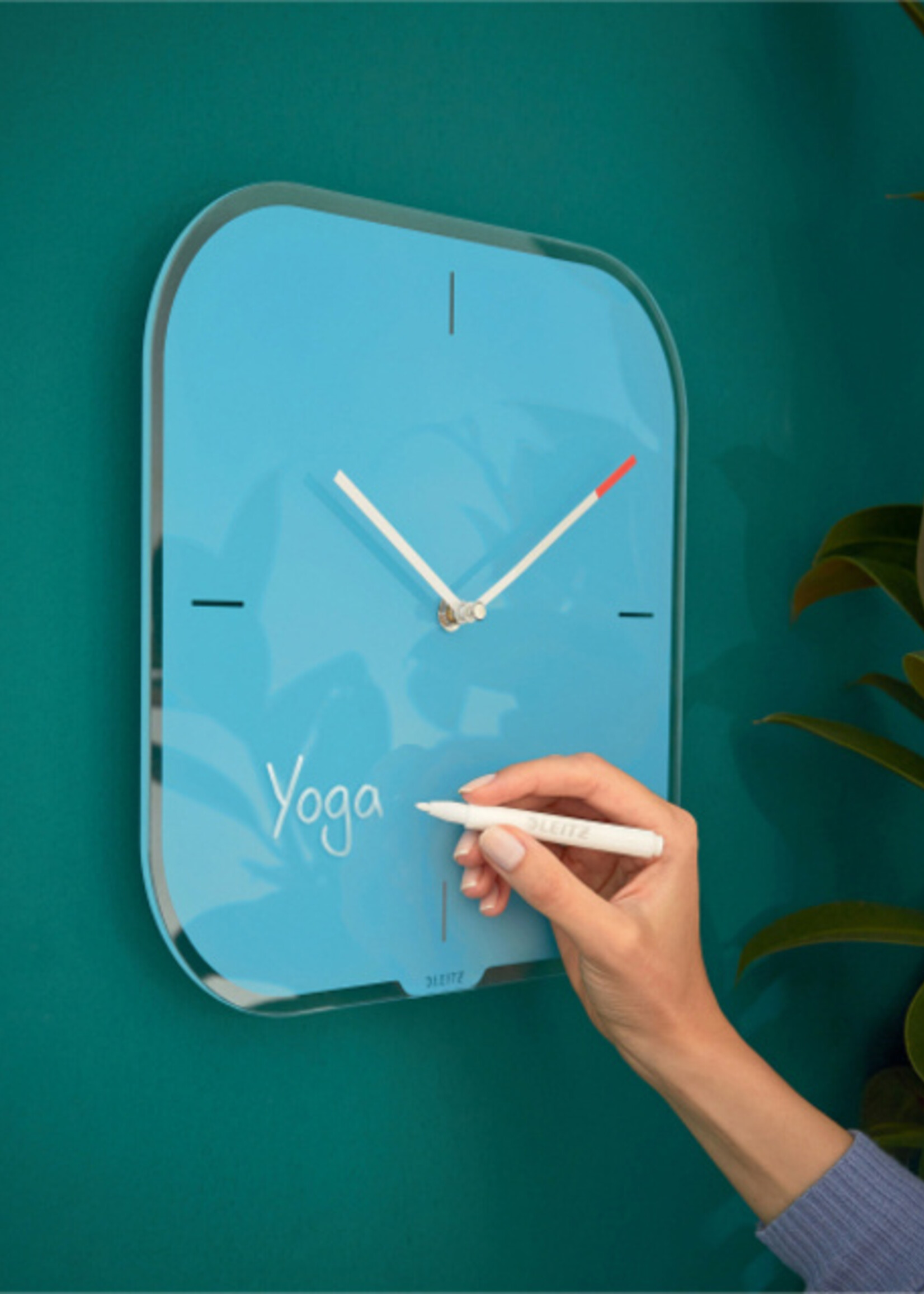 Leitz Horloge murale Leitz Cosy en verre bleu