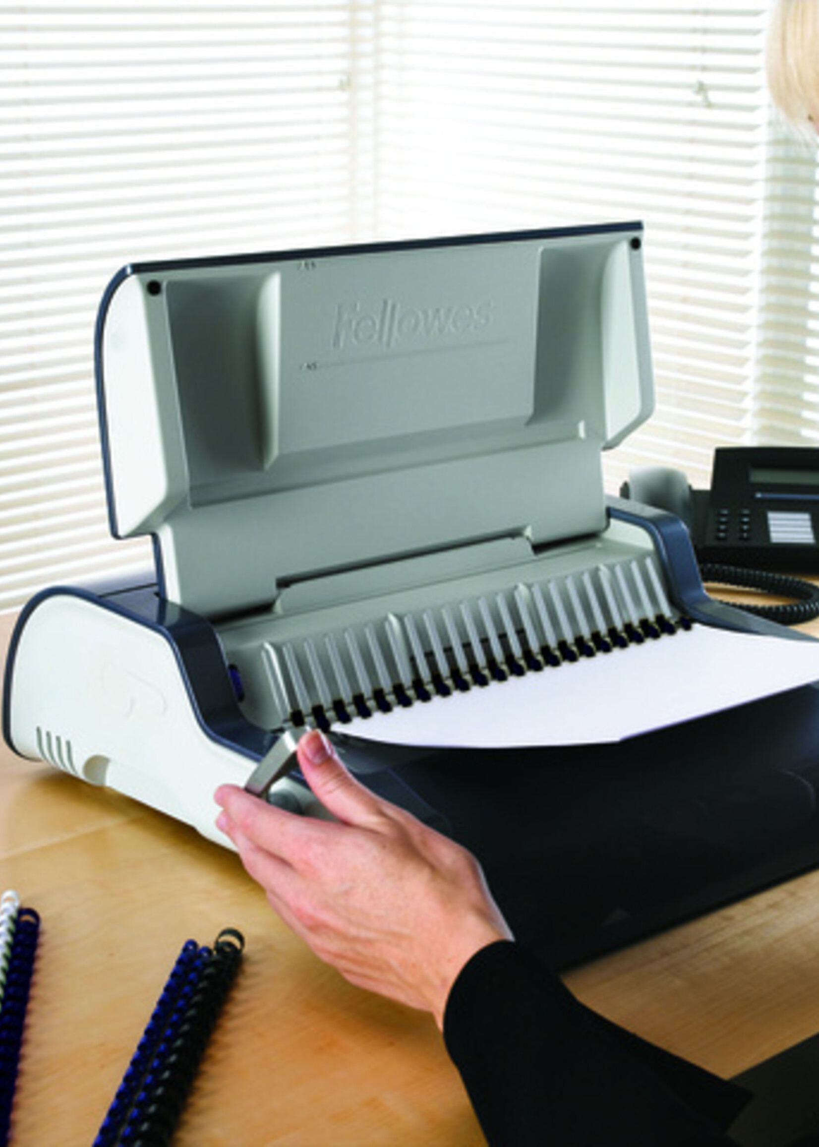 Fellowes Perforelieuse Fellowes Quasar-e 21 perforations