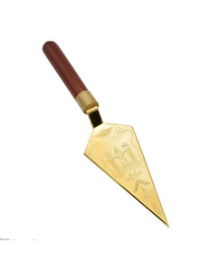  (PRE-ORDER) Masonic Trowel – Square and Compasses Engraving – Gold-Colored with Wooden Handle (±20 cm) | Gift Box Included (Available from approx. 28 November 2026)