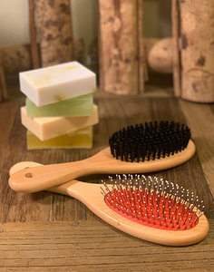 Wooden Rubber Cushion Brush with Wire Pins