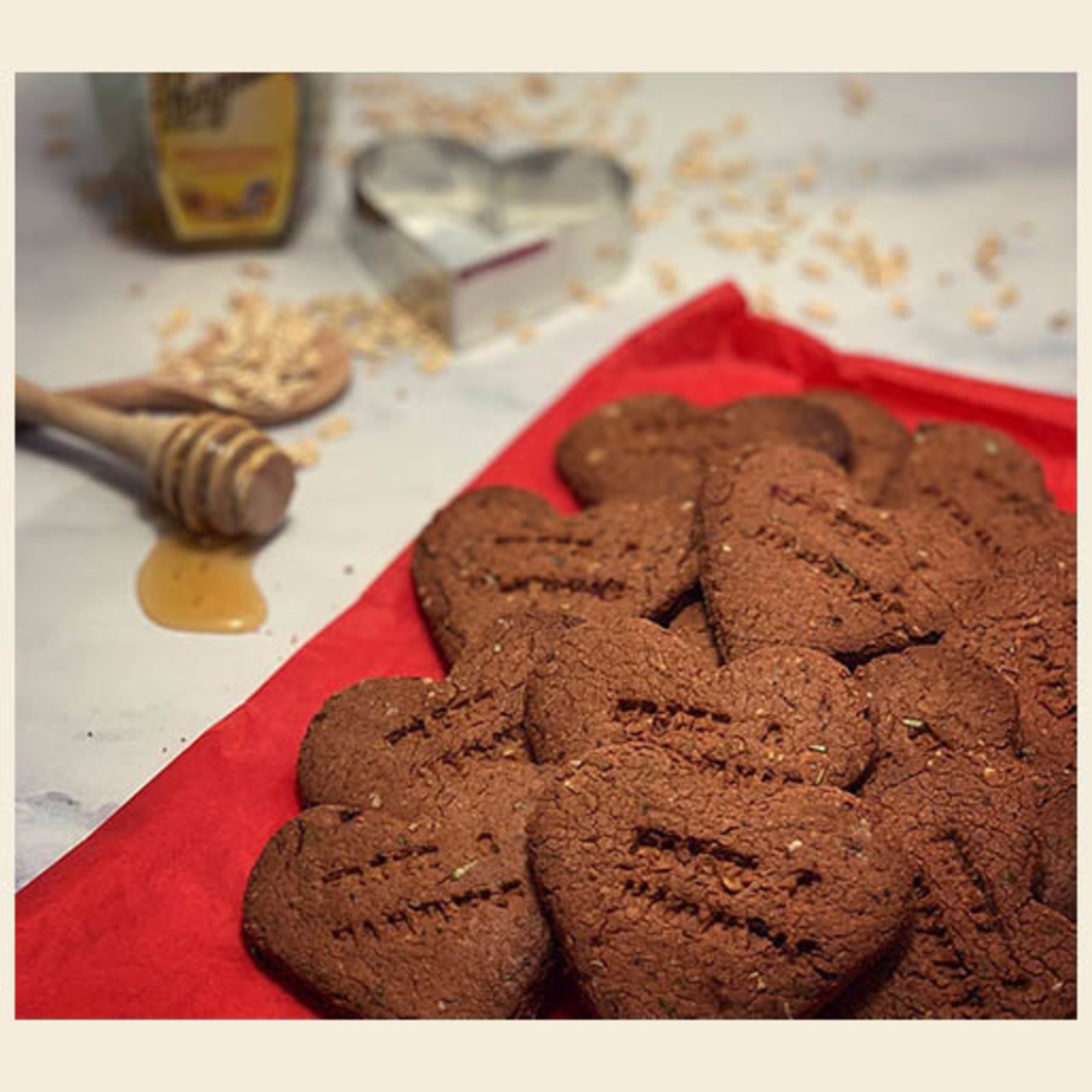 Glutenvrije Valentijn hondenkoekjes | Bietjes & Honing
