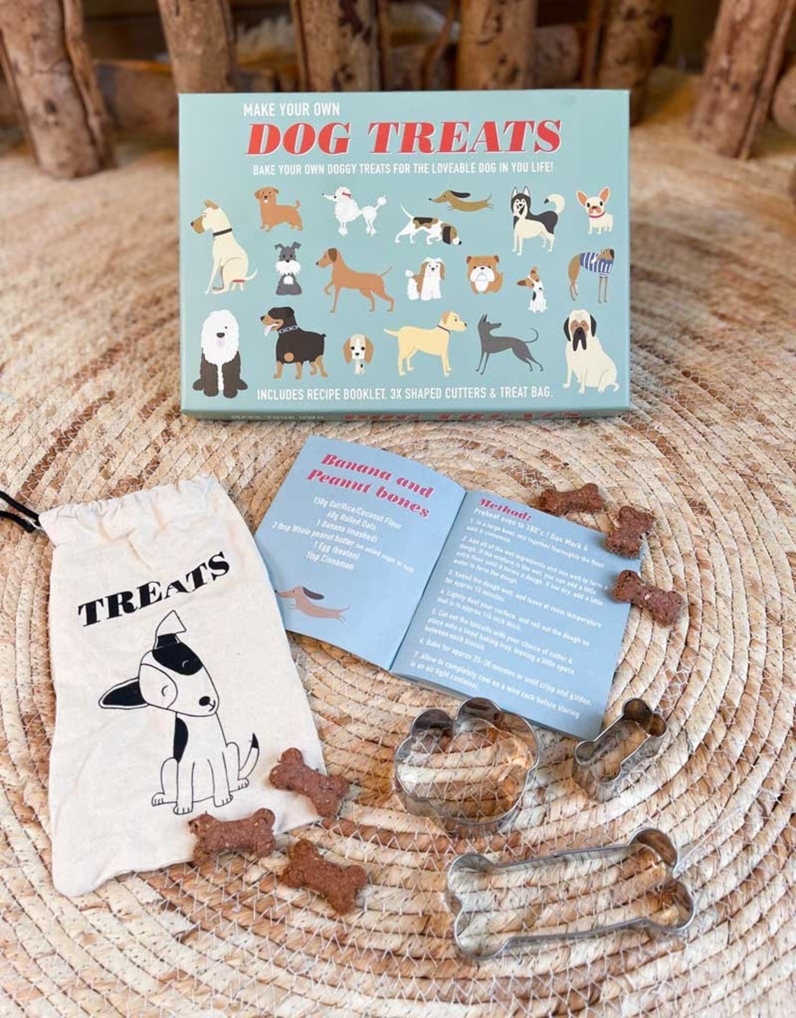 Make Your Own Dog Treats | DIY-kit met receptenboekje, koekjesvormen en opbergzakje