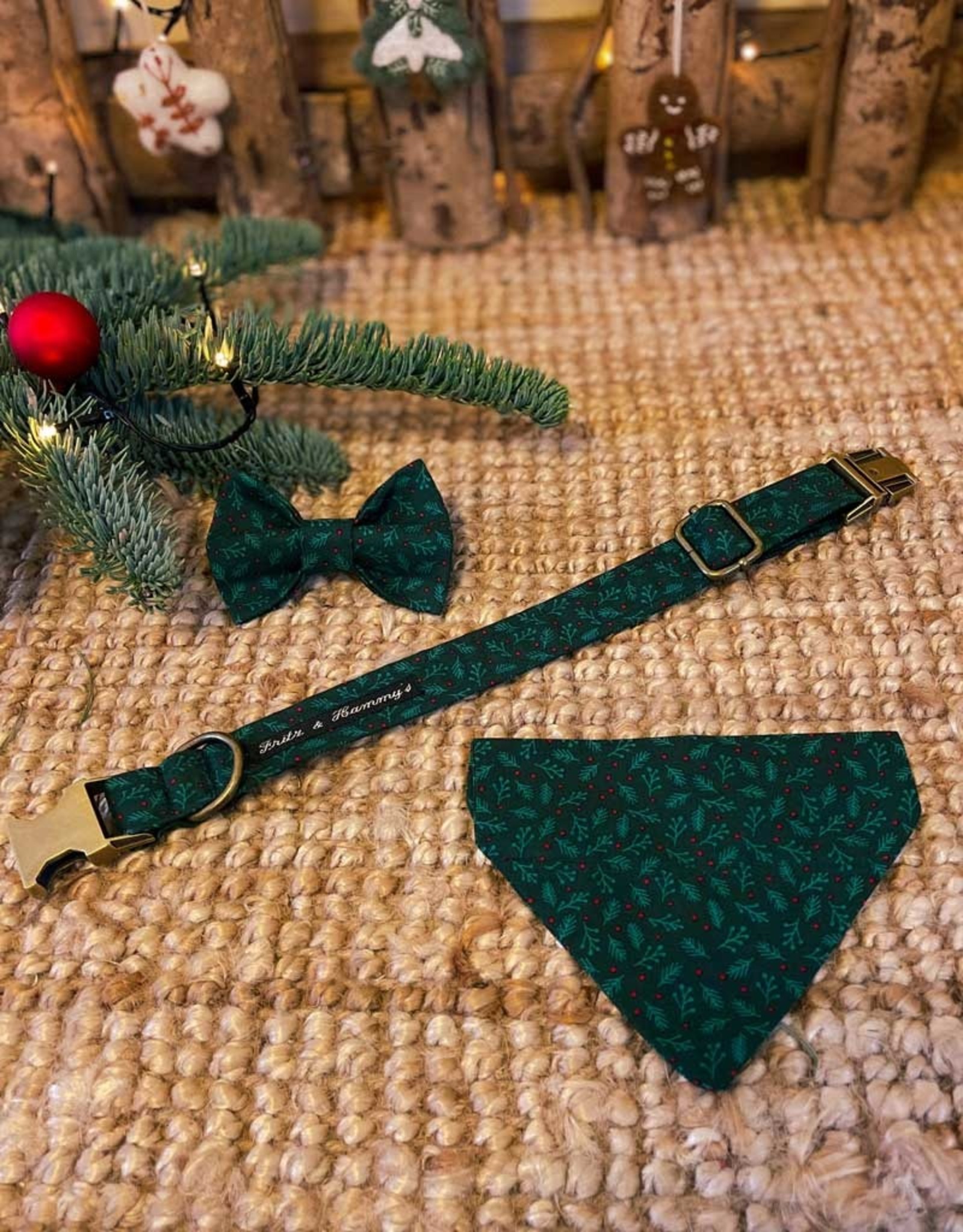 Bow Tie | Mistletoe & Berries