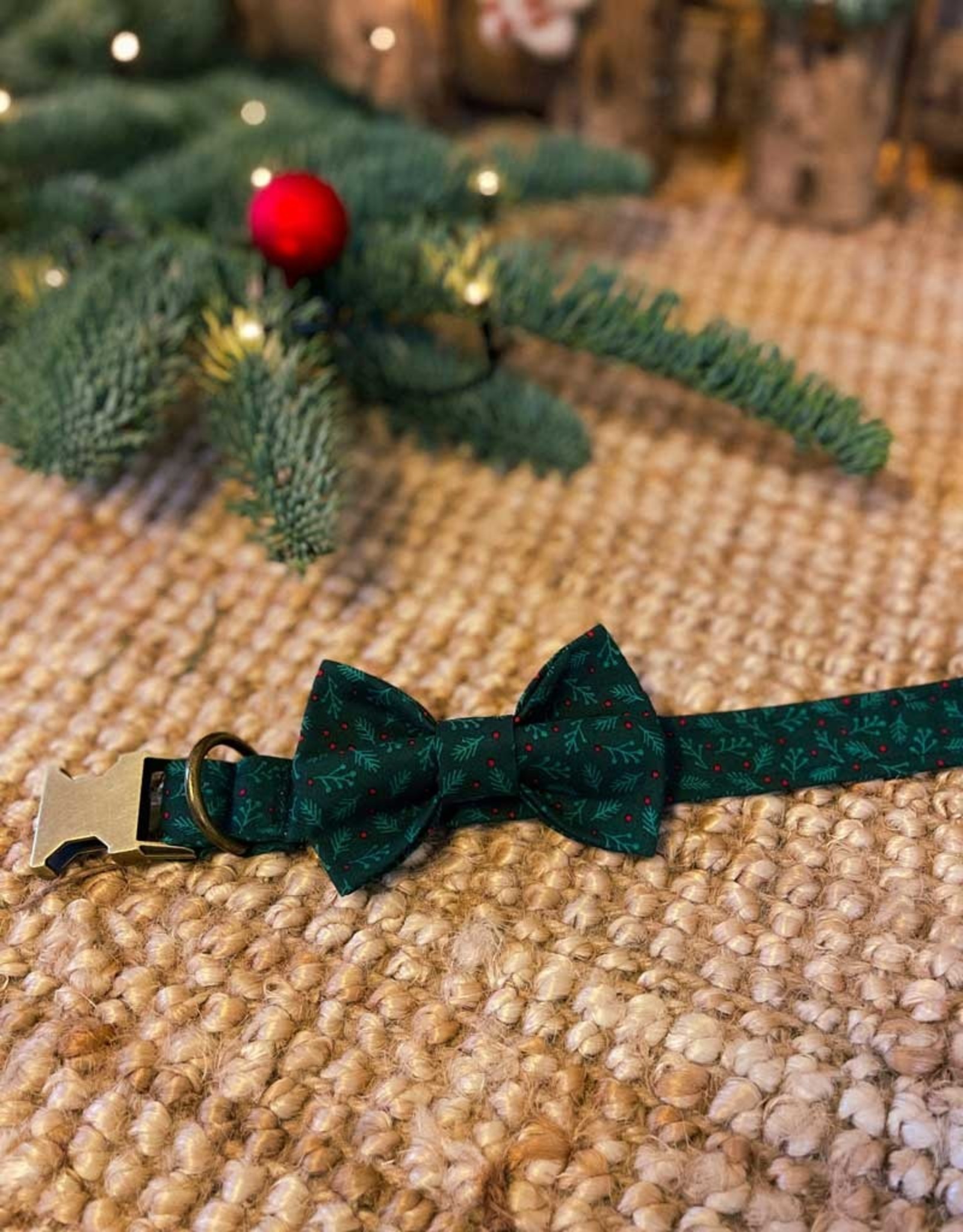 Bow Tie | Mistletoe & Berries