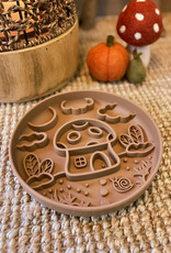 Mushroom Cottage | slow feeder