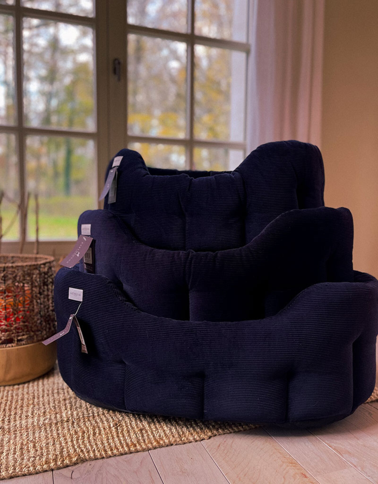 Earthbound Round Chester Dog Bed | Oxford Blue