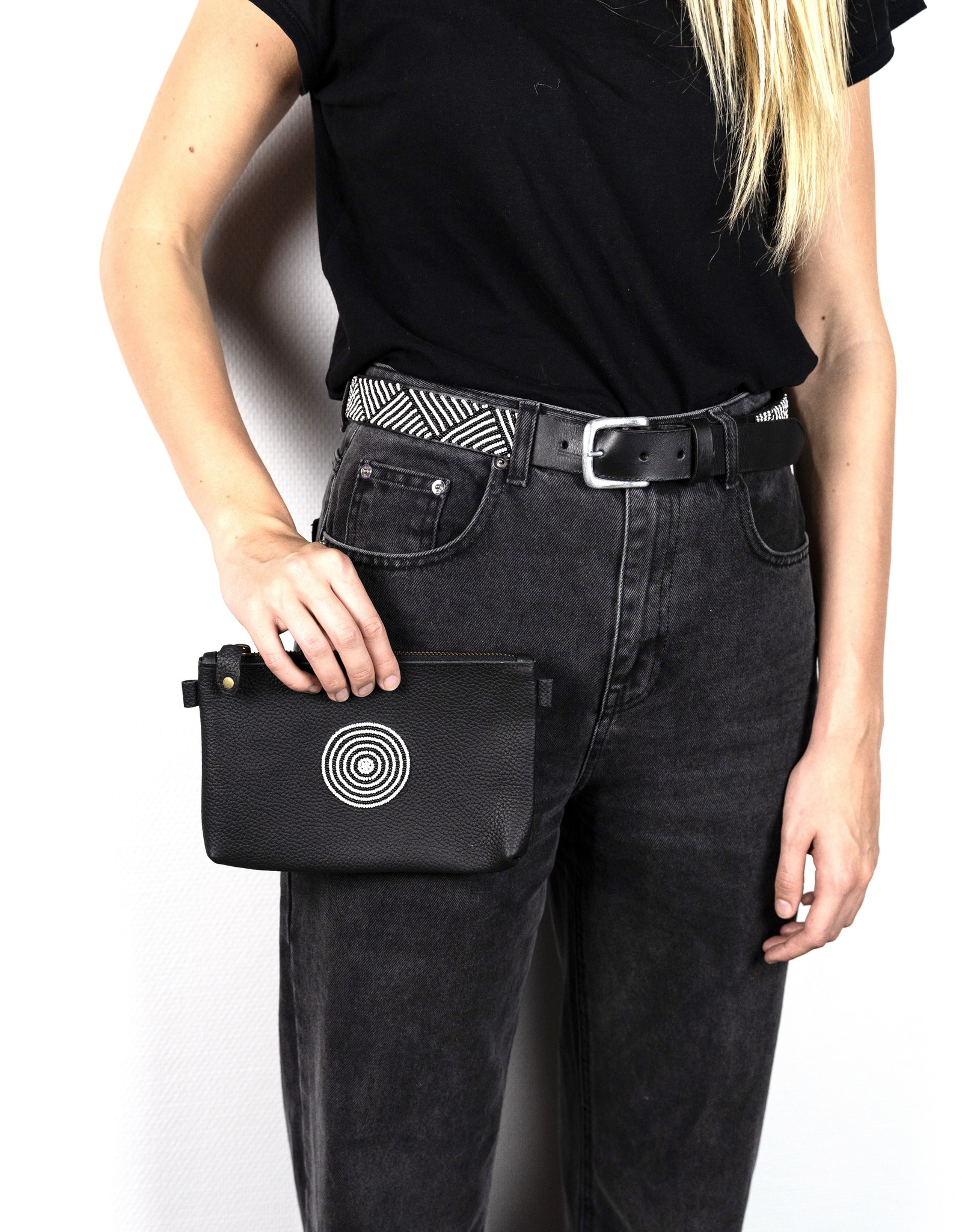 Maisha.Style Maisha purse - black leather purse with disc of black and white beads