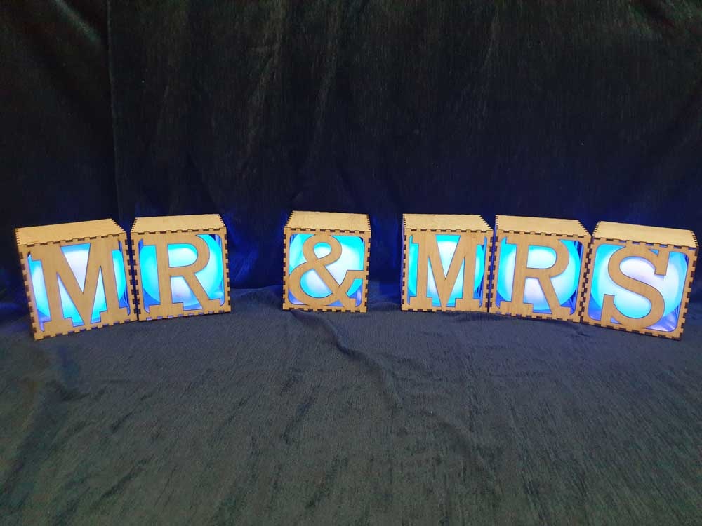LS - LetterbloK - CUTOUT MR & MRS - 15 x 15cm