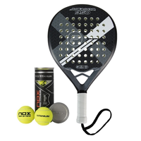 Pure2Improve Padel Racket Jugador 950 - Rond - Zwart & Wit - Inc. 3 Nox Ballen Pure2Improve Pure2Improve Padel Racket Jugador 950 - Rond - Zwart & Wit - Inc. 3 Nox Ballen